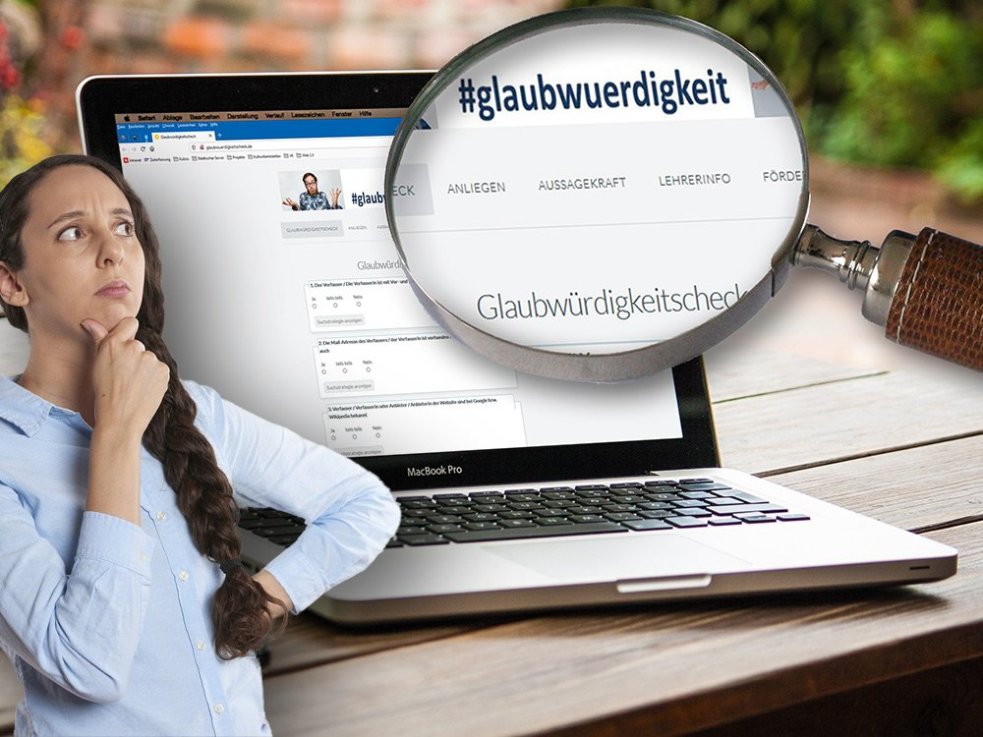 Glaubwürdigkeits-Check für Internetseiten - beim Veranstalter Eine Lupe zeigt einen vergrößerten Ausschnitt einer Internetseite auf einem Laptop. Davor steht eine fragend aussende Frau.
