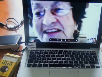 Copyright: The Party Film Sales Standfoto aus NO HOME MOVIE