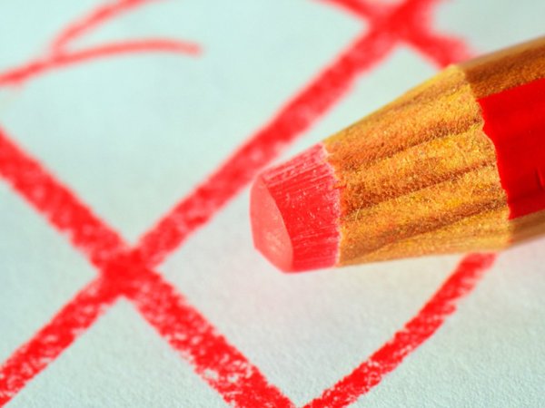 Lange Nacht der Demokratie - Ulrike Leone / pixabay.com Roter Bleistift mit Wahlkreuz
