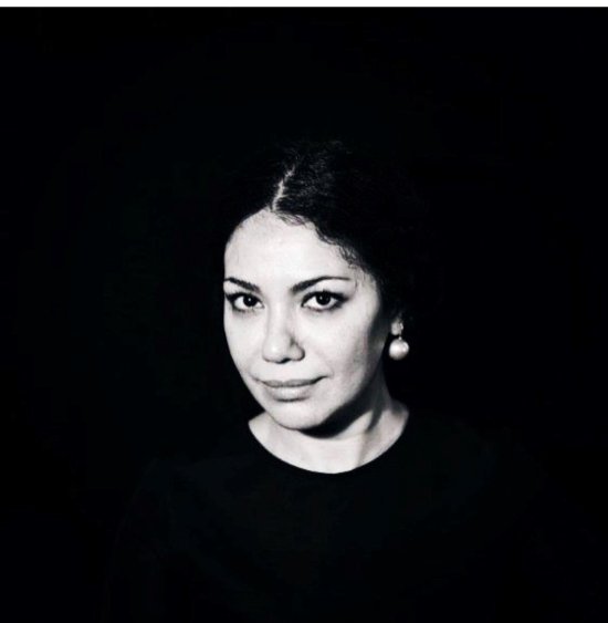 Porträtfoto von Shabnam Zamani in Schwarzweiß