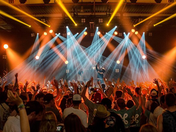 Förderprogramm für kleinere und mittlere Musikbühnen - Pexels/pixabay.com Konzert in einem Musikclub