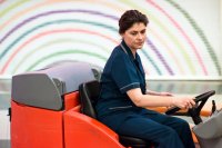 Szenenbild aus HER JOB