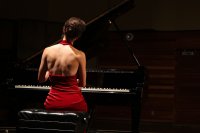 Szenenbild aus AN AUDIENCE OF CHAIRS