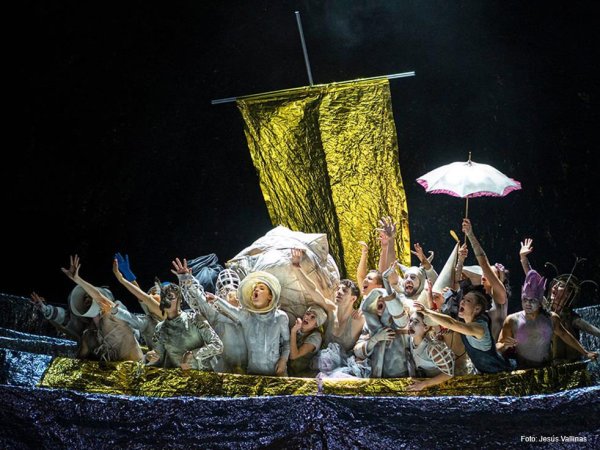 Narrenschiff - Staatstheater Nürnberg Bühnenbild eines Schiffes mit Tänzerinnen und Tänzern