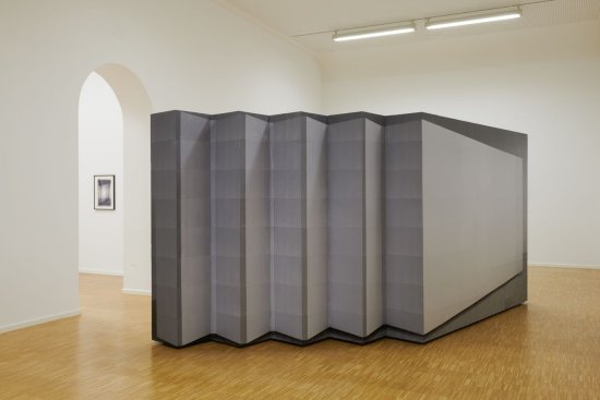 Blick in die Ausstellung - Installation von Sinta Werner