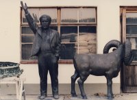 Szenenbild aus FRIEDE, FREUDE, KATZENJAMMER