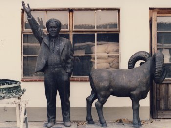 Copyright: Ingeborg Ullrich Szenenbild aus FRIEDE, FREUDE, KATZENJAMMER