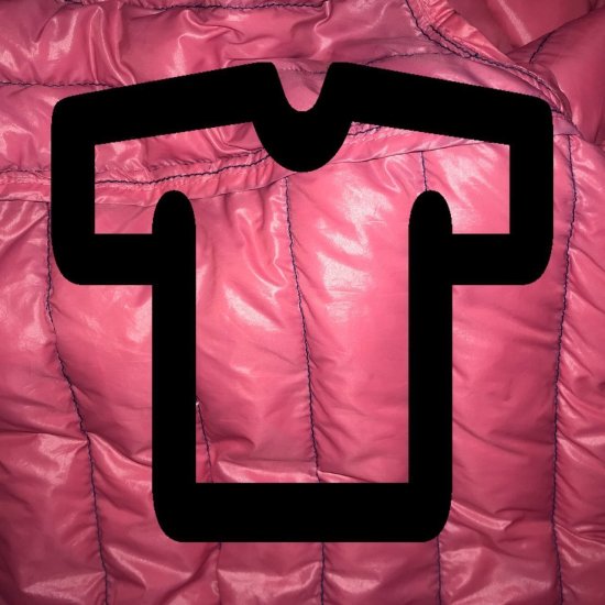 T-Shirt Icon auf einem rosafarbenem Daunenstoff