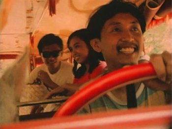 Copyright: Kidlat Tahimik Szenenbild aus DER PARFÜMIERTE ALPTRAUM