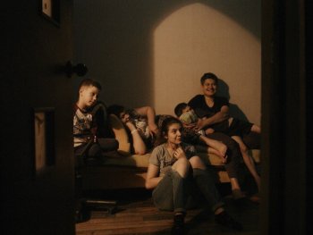 Copyright: 2022 catndocs.com Szenenbild aus THE EARTH IS BLUE AS AN ORANGE