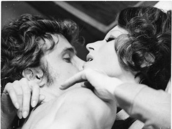 Copyright: Filmverleih Szenenbild aus TEOREMA – GEOMETRIE DER LIEBE