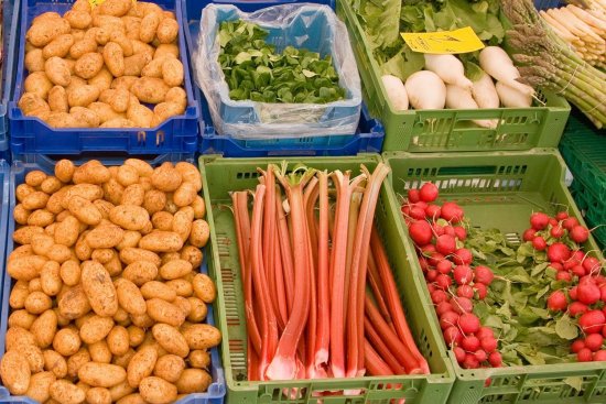 Verschiedene Arten von Gemüse am Wochenmarkt