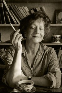 DER POET*INNENKOFFER - heute Wislawa Szymborska zum 100. Geburtstag