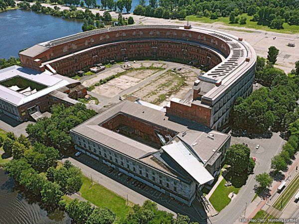Luftaufnahme der Kongresshalle in Nürnberg