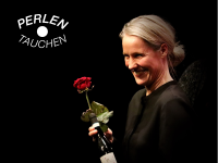 Fotokünstlerin Awoiska van der Molen mit Rose
