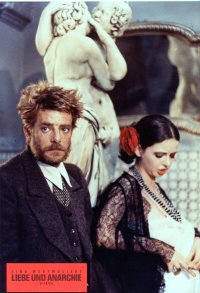 Szenenbild aus LIEBE UND ANARCHIE