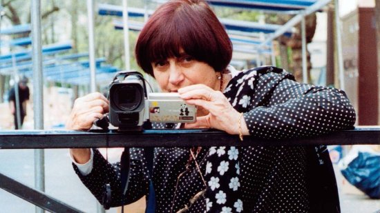 Foto von Agnès Varda aus ihrem Film DIE SAMMLER UND DIE SAMMLERIN