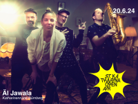Musiker*innen der Band "Äl Jawala", einer der vier Musiker*innen spielt Tenorsaxophon