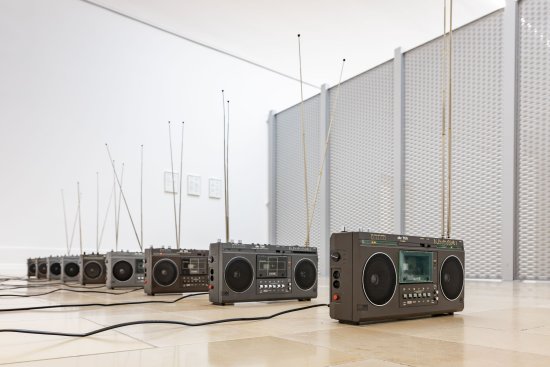 Neun Radiorekorder, die in den 1980er-Jahren in der VEB Stern-Radio in Berlin von vietnamesichen Leiharbeitern hergestellt wurden.