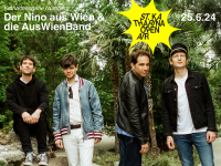 Der Nino aus Wien & die AusWienBand vor Bäumen und Palmen