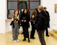 Besucher in der Ausstellung