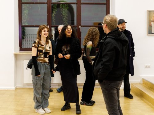 Besucher in der Ausstellung