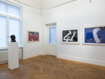 Blick in einen Ausstellungraum der Kunstvilla mit Werken u.a. von Franz Vornberger.