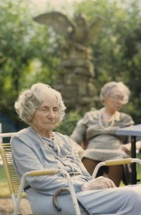 Szenenbild aus IM DAMENSTIFT