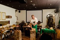 Live-Vorführung mit dem Goldschläger