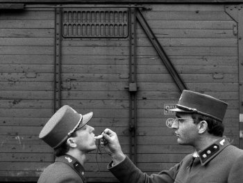 Copyright: Národní filmový archiv Szenenbild aus LIEBE NACH FAHRPLAN