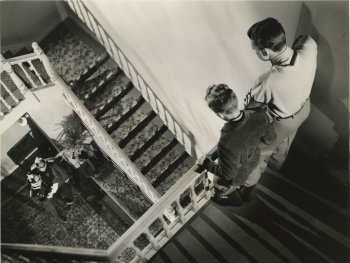 Copyright: 1944, renewed 1971 Columbia Pictures Industries, Inc. All Rights Reserved Szenenbild aus NONE SHALL ESCAPE