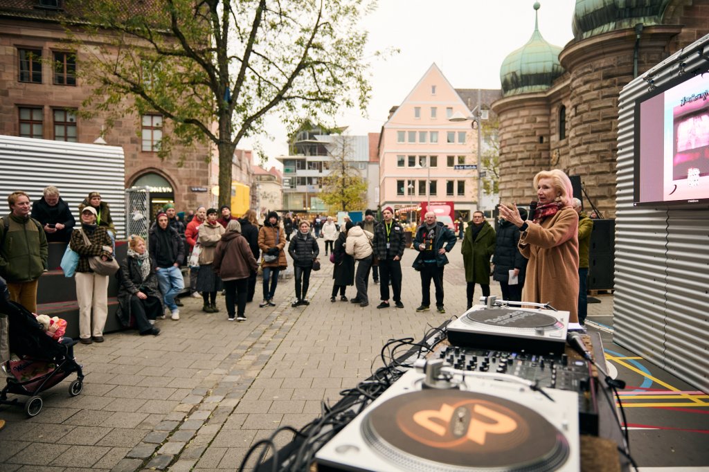 Prof. Dr. Julia Lehner