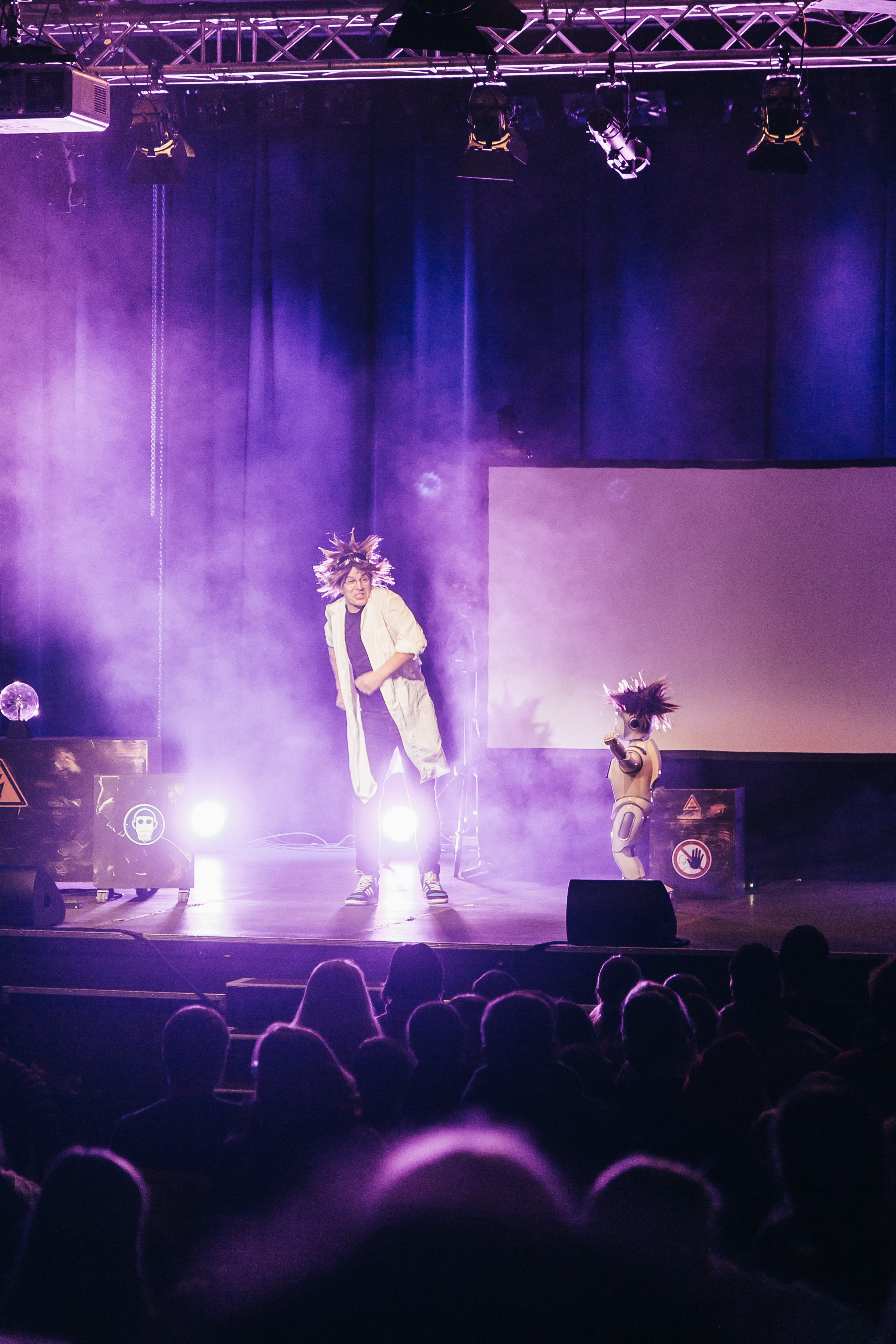 Professor Bummbastic und sein Assistent Mo