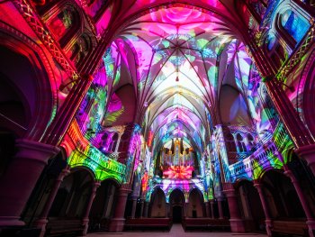 Das Bild zeigt die Illumination Genesis in Hamburg