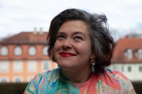 Die Lyrikerin Nora Gomriner