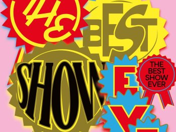 Copyright: Studio Yukiko, Berlin Motiv des Plakats zur Ausstellung The Best Show Ever bestehend aus bunten Plaketten mit je einem Wort des Ausstellungstitel in einer Plakette