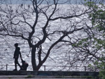 Copyright: déjà-vu film Szenenbild aus WHEN LIGHTNING FLASHES OVER THE SEA