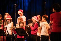 Der Querflötenchor beim Adventskonzert 2023.