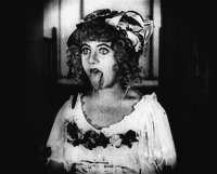 Szenenbild aus dem Film DIE PUPPE