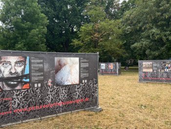 Copyright: Menschenrechtsbüro Stadt Nürnberg Openair-Ausstellung "Pictures for the Human Rights" im Stadtpark