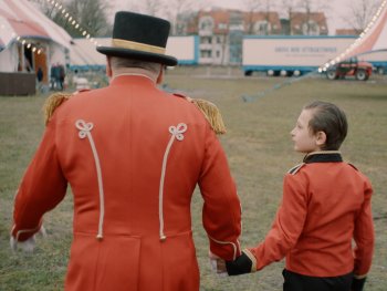 Copyright: 2025 Flare Film; Julia Lemke Szenenbild aus dem Film ZIRKUSKIND