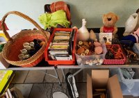 Tisch mit Gegenständen