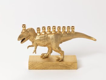 Copyright: Jüdisches Museum Franken Dino-Chanukkaleuchter