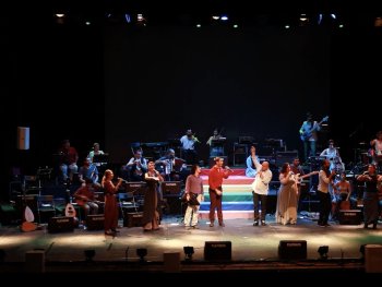 Szenenbild aus dem Film "30 Jahre mit Kardeş Türküler - Kardeş Türküler ile 30 Yıl"