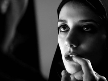 Copyright: Filmverleih Szenenbild aus dem Film A GIRL WALKS HOME ALONE AT NIGHT