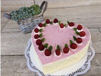 Torte mit Himbeeren