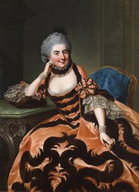 Das Gemälde zeigt Markgräfin Sophie Caroline Marie von Brandenburg-Bayreuth um 1762/65 in einem opulenten lachsfarbenen Seidentaftkleid. Gemalt von Johann Georg Ziesenis.