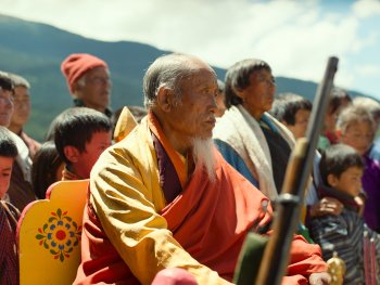 Copyright: 2023 Dangphu Dingphu A3 Pigs Production and Journey to the East Films Ltd. Szenenbild aus dem Film WAS WILL DER LAMA MIT DEM GEWEHR