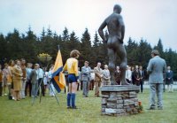 Szenenbild aus dem Film DER NACKTE MAN AUF DEM SPORTPLATZ
