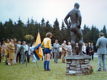 Copyright: DEFA-Stiftung; Alexander Kuehn und Wolfgang Bangemann
Szenenbild aus dem Film DER NACKTE MAN AUF DEM SPORTPLATZ